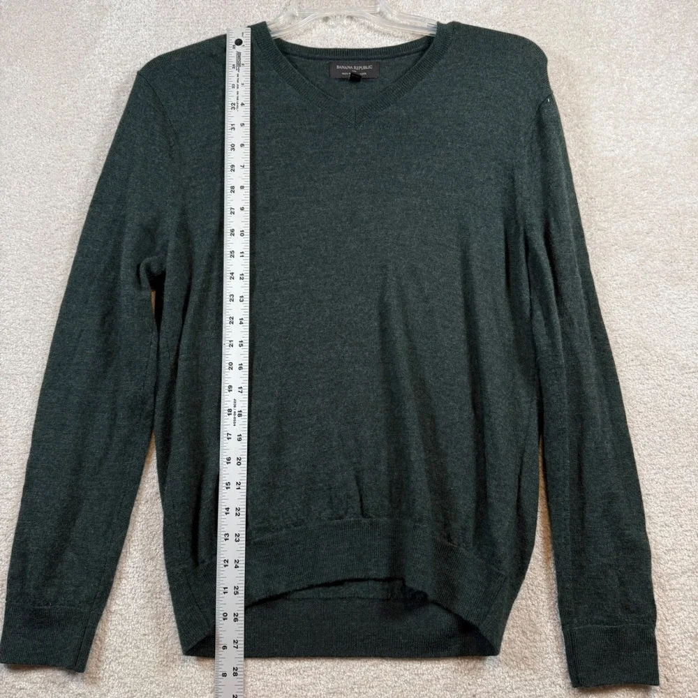 Banana Republic V-Neck Sweater Mens Medium Green 100% Merino Wool Long Sleeve